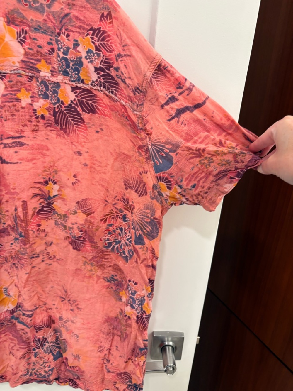 We The Free Share Good Vibes Coral Hawaiian Print Button Down Size Large - Picture 11 of 12